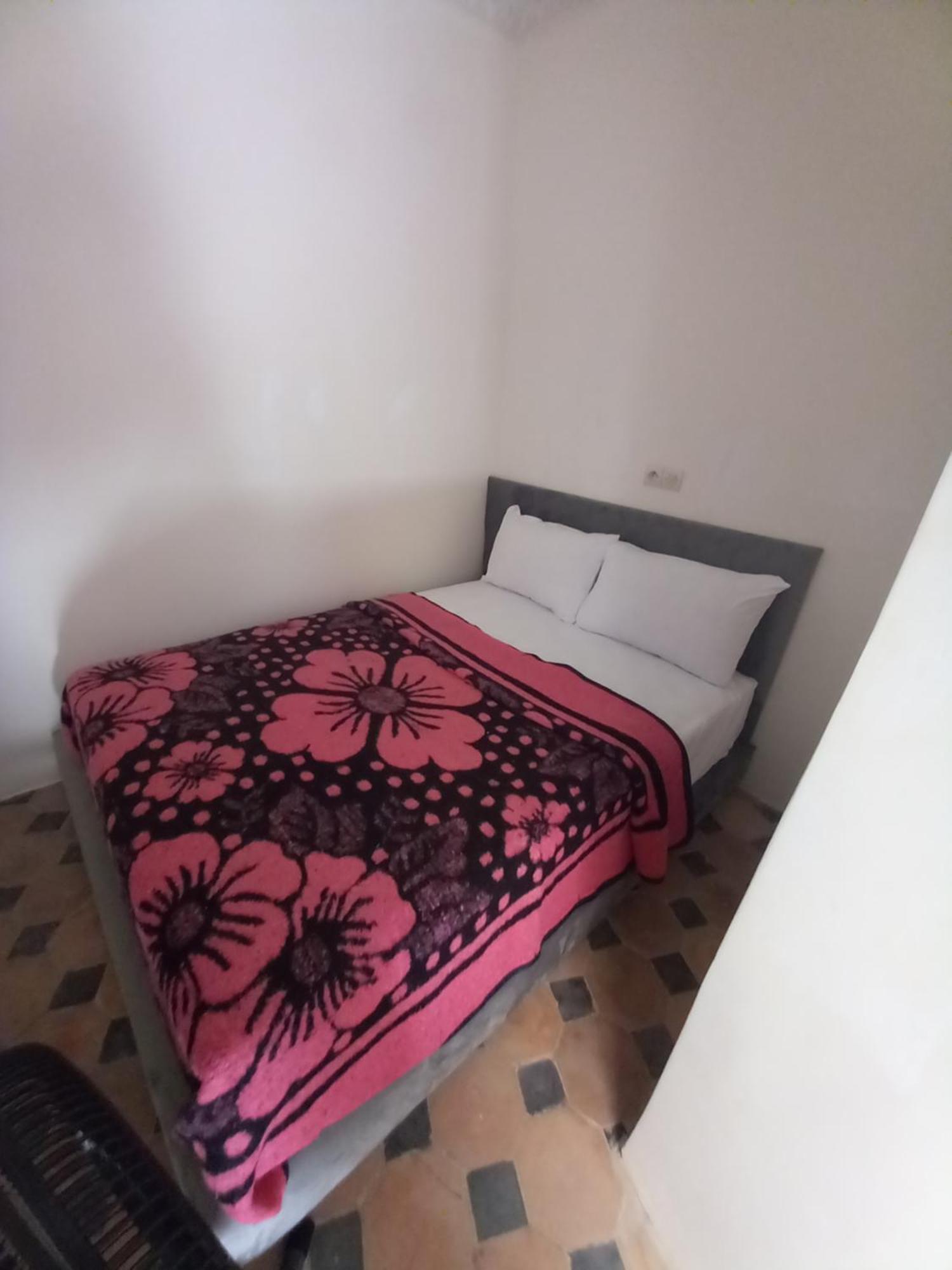 Juli'S Bed & Breakfast Marrakesh Bagian luar foto