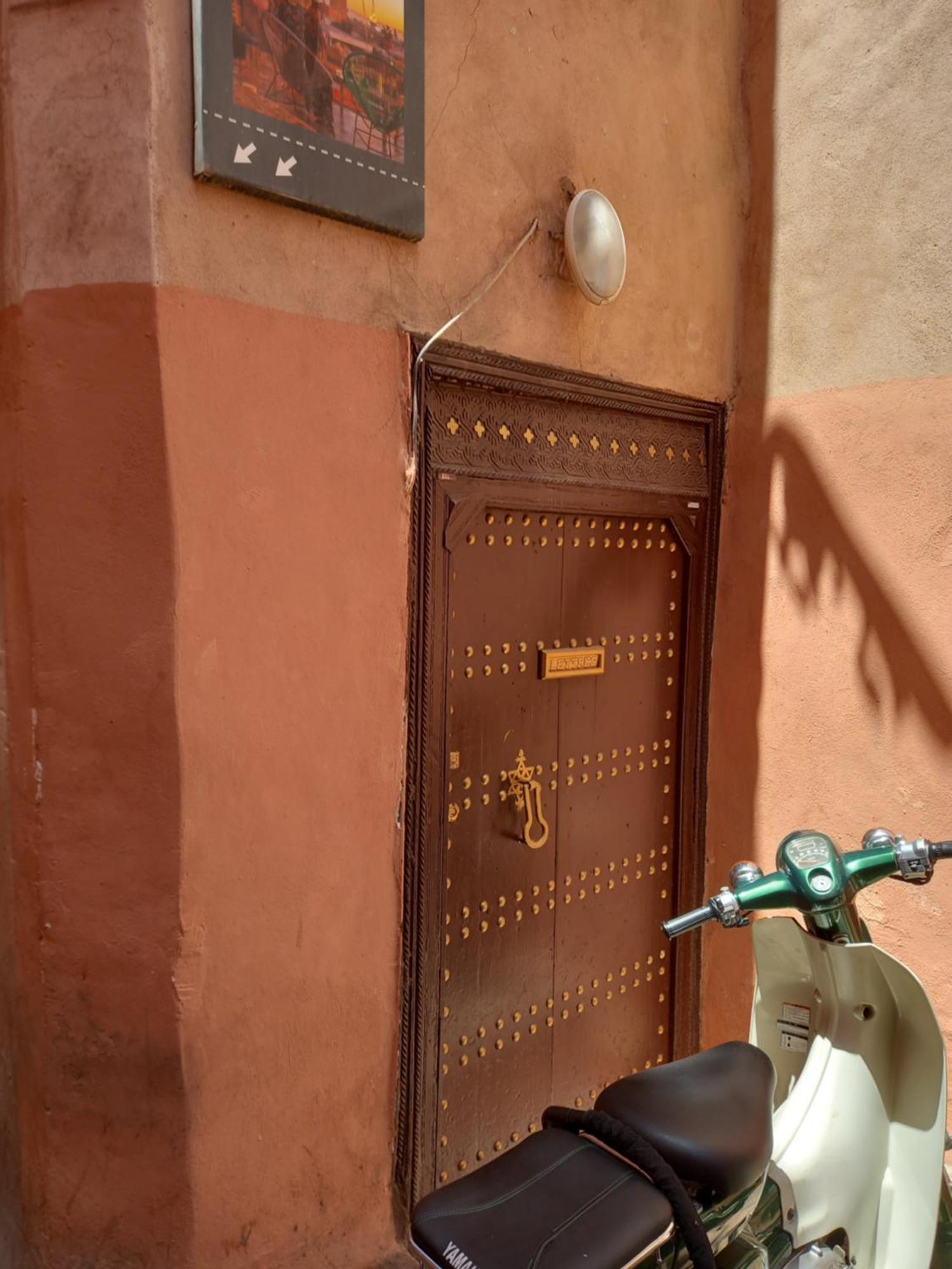 Juli'S Bed & Breakfast Marrakesh Bagian luar foto